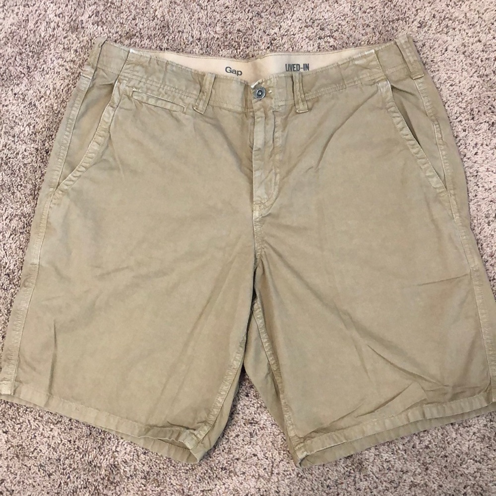 Like new khaki Gap lived-in shorts